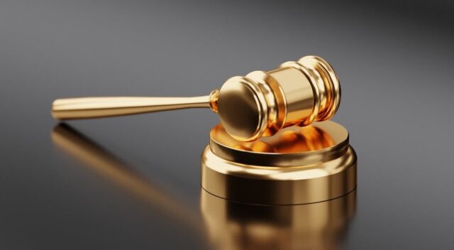 gold gavel